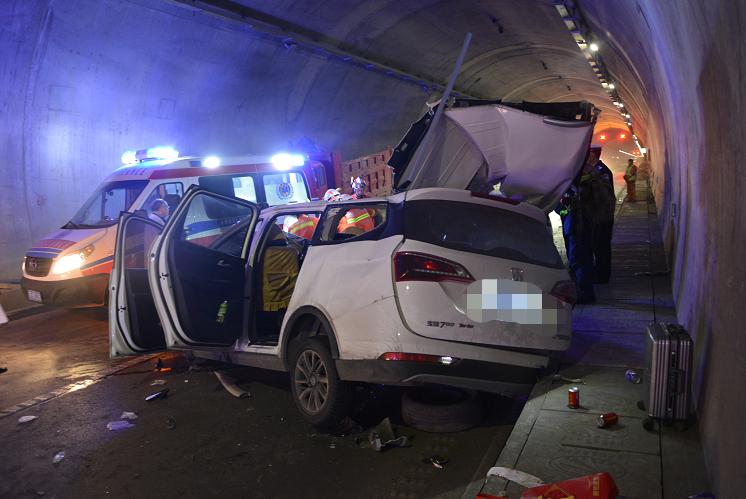 轻重伤3人,3车不同程度损坏的道路交通事故